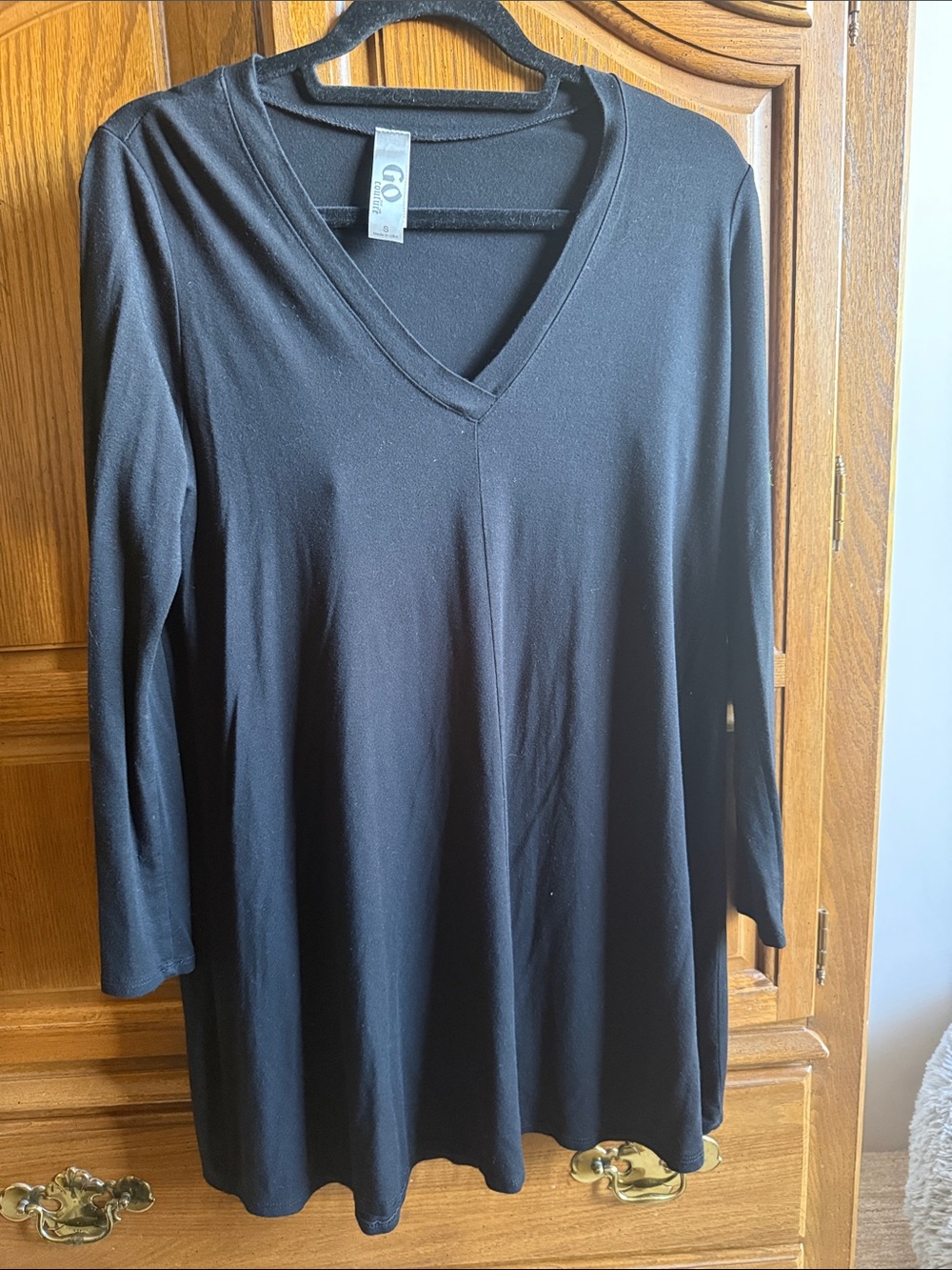 Go Couture Black V-Neck Long Sleeve Women's Top